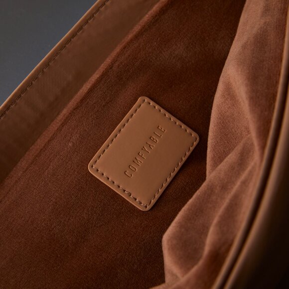 Quilted Laptop Sleeve {Puffy Style) Magnetic Closure | Tan, Brown NWOT - Picture 3 of 4